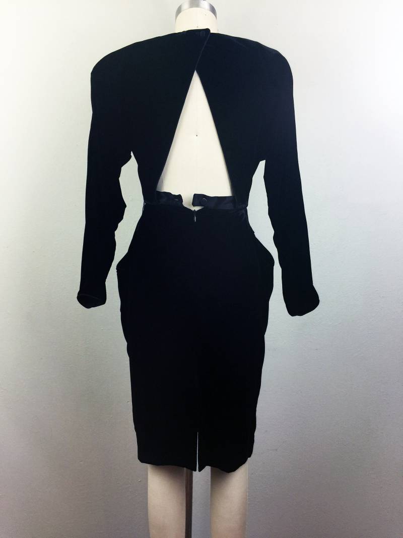 Vintage 80Er Jahre Schwarzes Velvet Kleid Open Back 1980S Body Con Xs von FlashbackATX