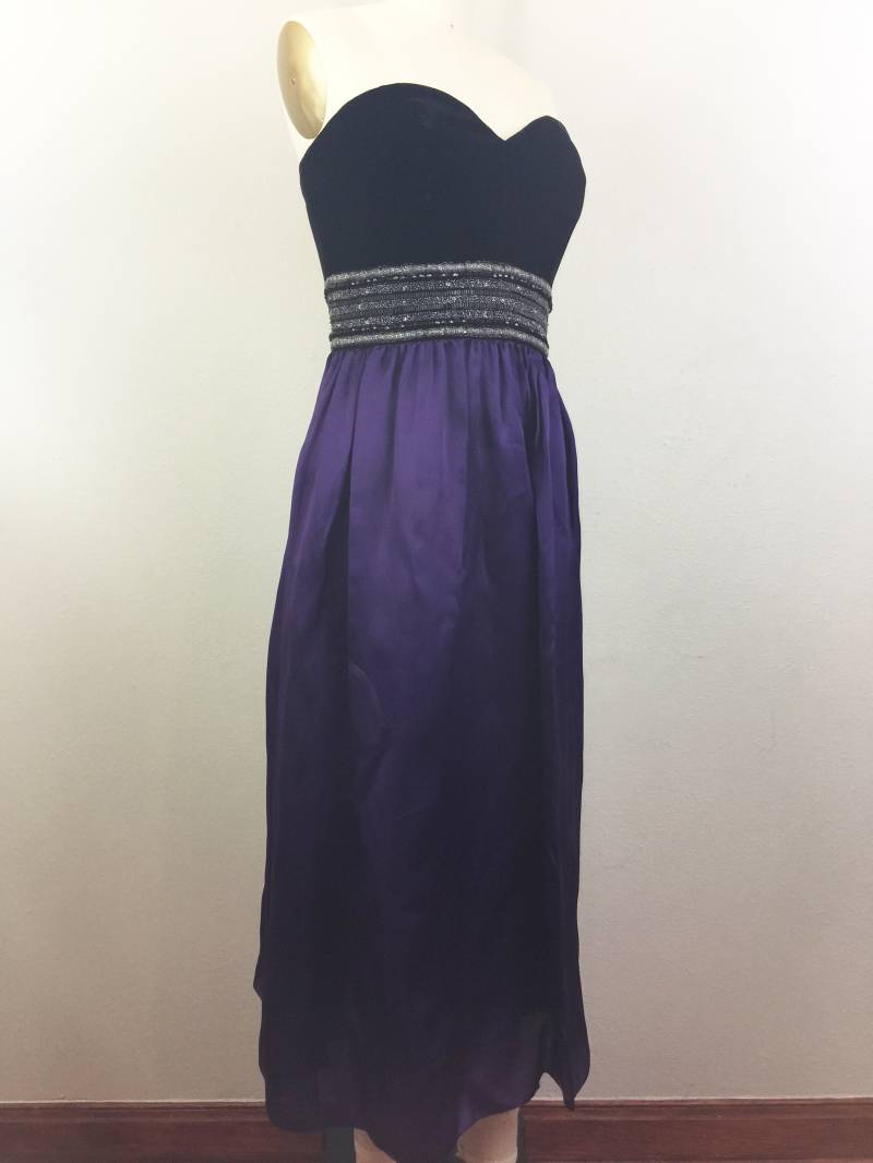 Vintage 90Er Jahre Badgley Mischka Trägerloses Samt Und Seide Perlen Abendkleid 1990Er L von FlashbackATX