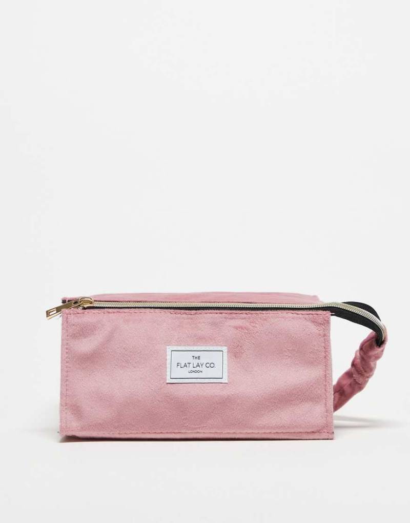 The Flat Lay Co. - Kastenförmige Kosmetiktasche aus Samt in Rosa von Flat Lay Company