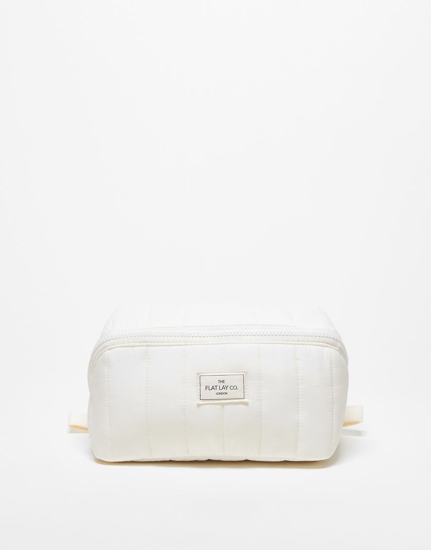 The Flat Lay Co. - Marshmallow - Kastenförmige Kosmetiktasche zum Auslegen in Vanilla-Weiß von Flat Lay Company