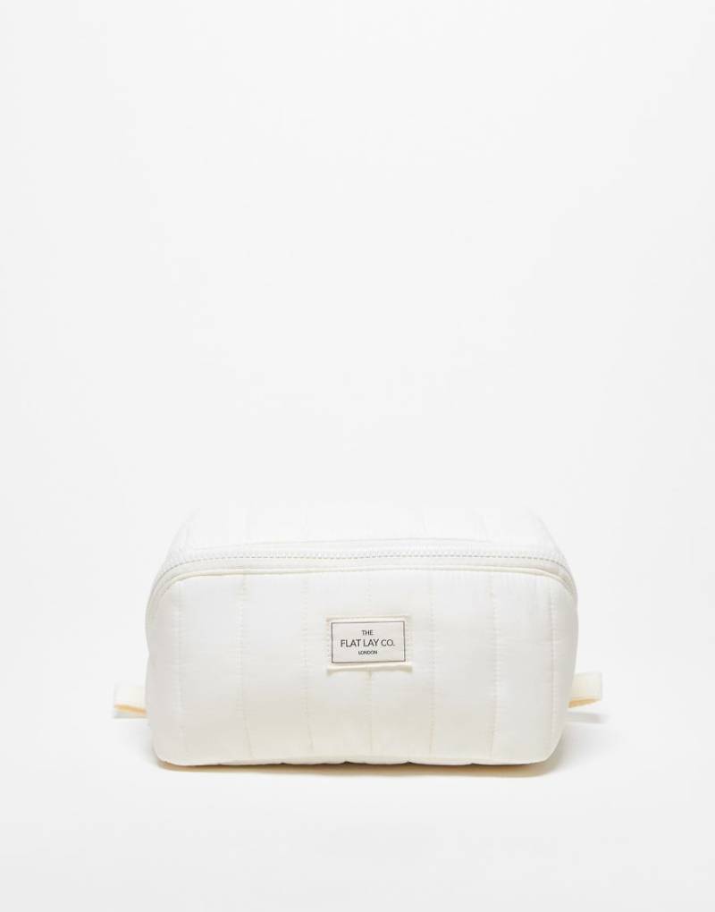 The Flat Lay Co. - Marshmallow - Kastenförmige Kosmetiktasche zum Auslegen in Vanilla-Weiß von Flat Lay Company