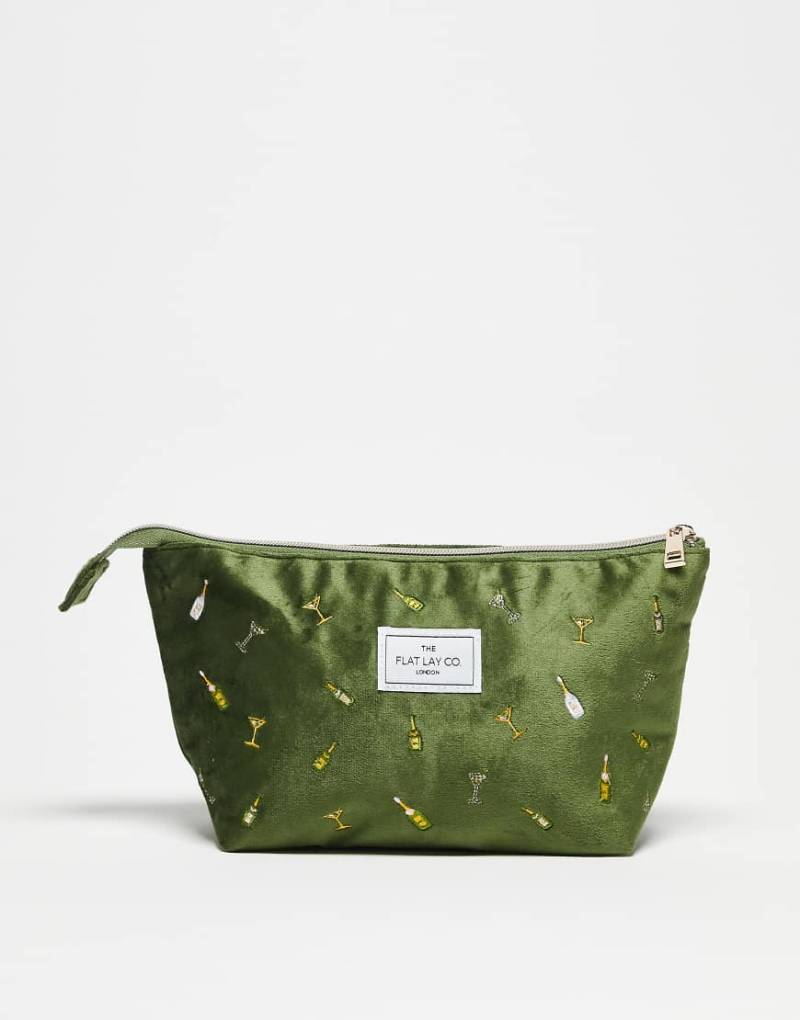 The Flat Lay Co. x ASOS - Exclusive - Basic-Kosmetiktasche aus Samt mit Cocktail-Stickerei-Grün von Flat Lay Company