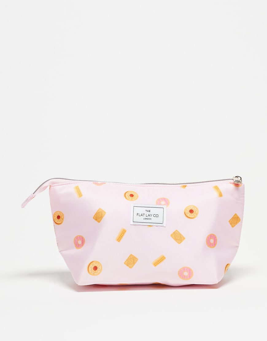 The Flat Lay Co. x ASOS - Exclusive - Basic-Kosmetiktasche mit Keksmuster-Brown von Flat Lay Company