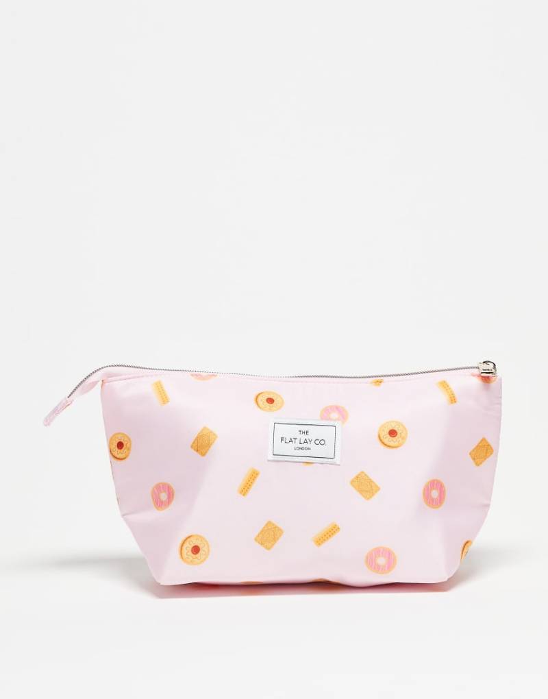 The Flat Lay Co. x ASOS - Exclusive - Basic-Kosmetiktasche mit Keksmuster-Brown The Flat Lay Co. x ASOS - Exclusive - Basic-Kosmetiktasche mit Keksmuster-Brown von Flat Lay Company