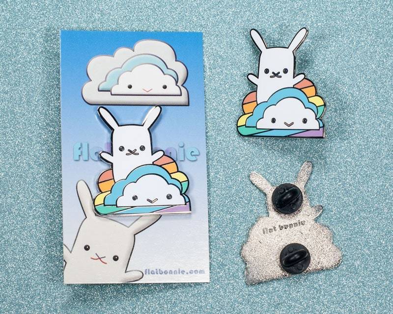 Hase Emaille Pin Regenbogen Wolke, Kawaii Rucksack Kaninchen Schmuck, Cloisonné Anstecknadel Metall Abzeichen, Süße Junge Mädchen Lgbt Geschenk von FlatBonnie