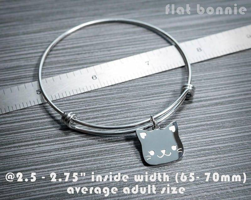 Kawaii Katzen Bettelarmband Edelstahl Armreif, Geschenk Für Katzenliebhaber von FlatBonnie