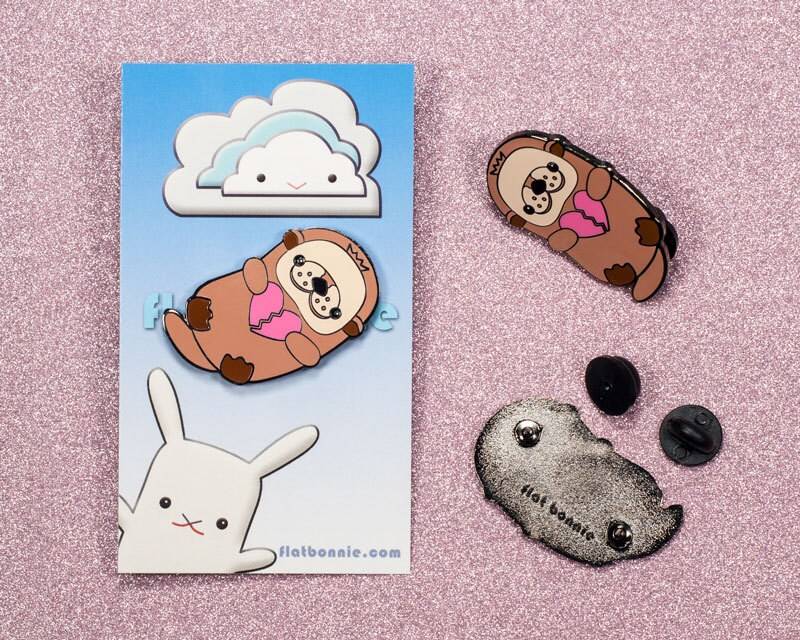 Kawaii Otter Emaille Pin Gebrochenes Herz Metallbutton von FlatBonnie