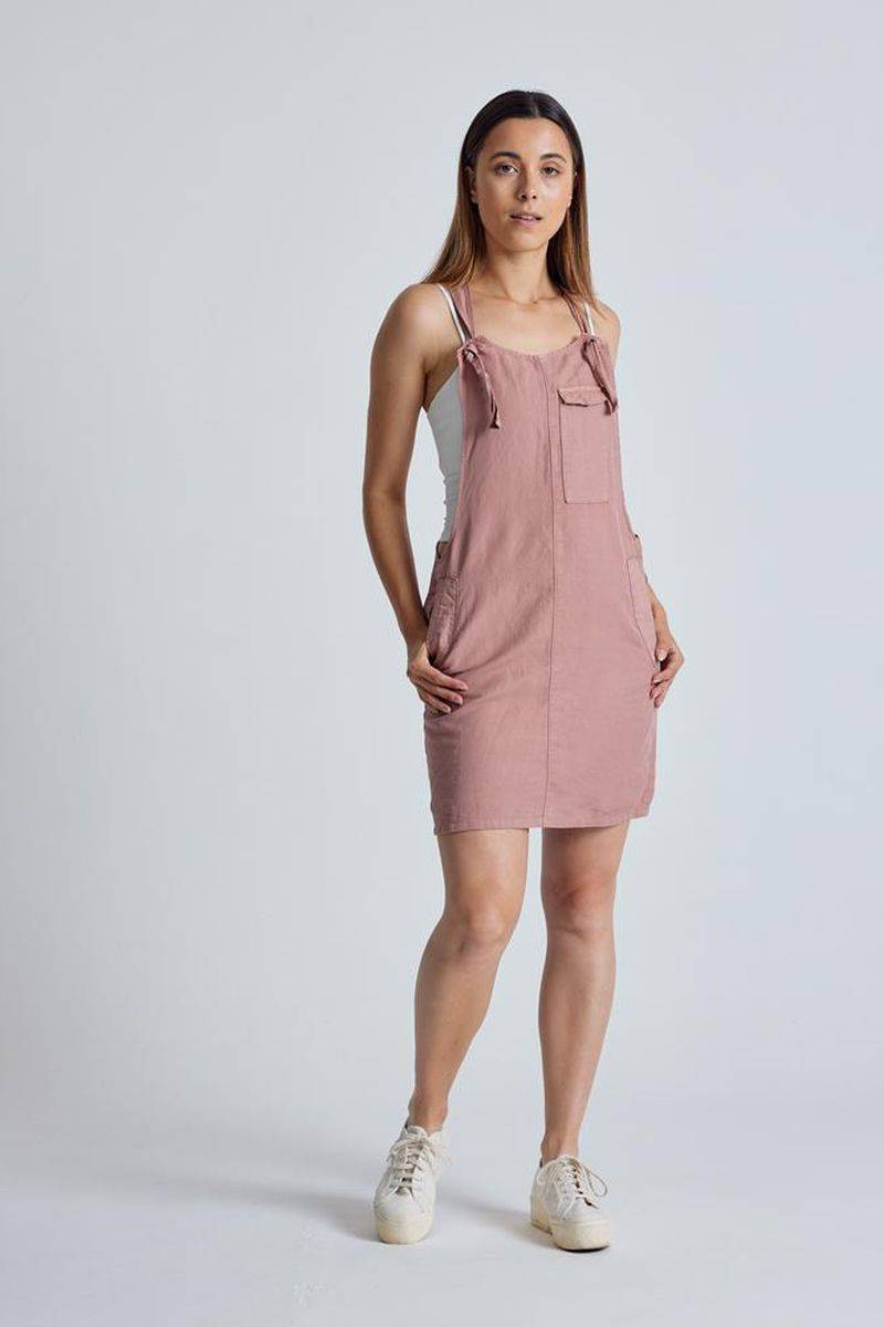 Latzkleid Modell: Peggy von Flax and Loom