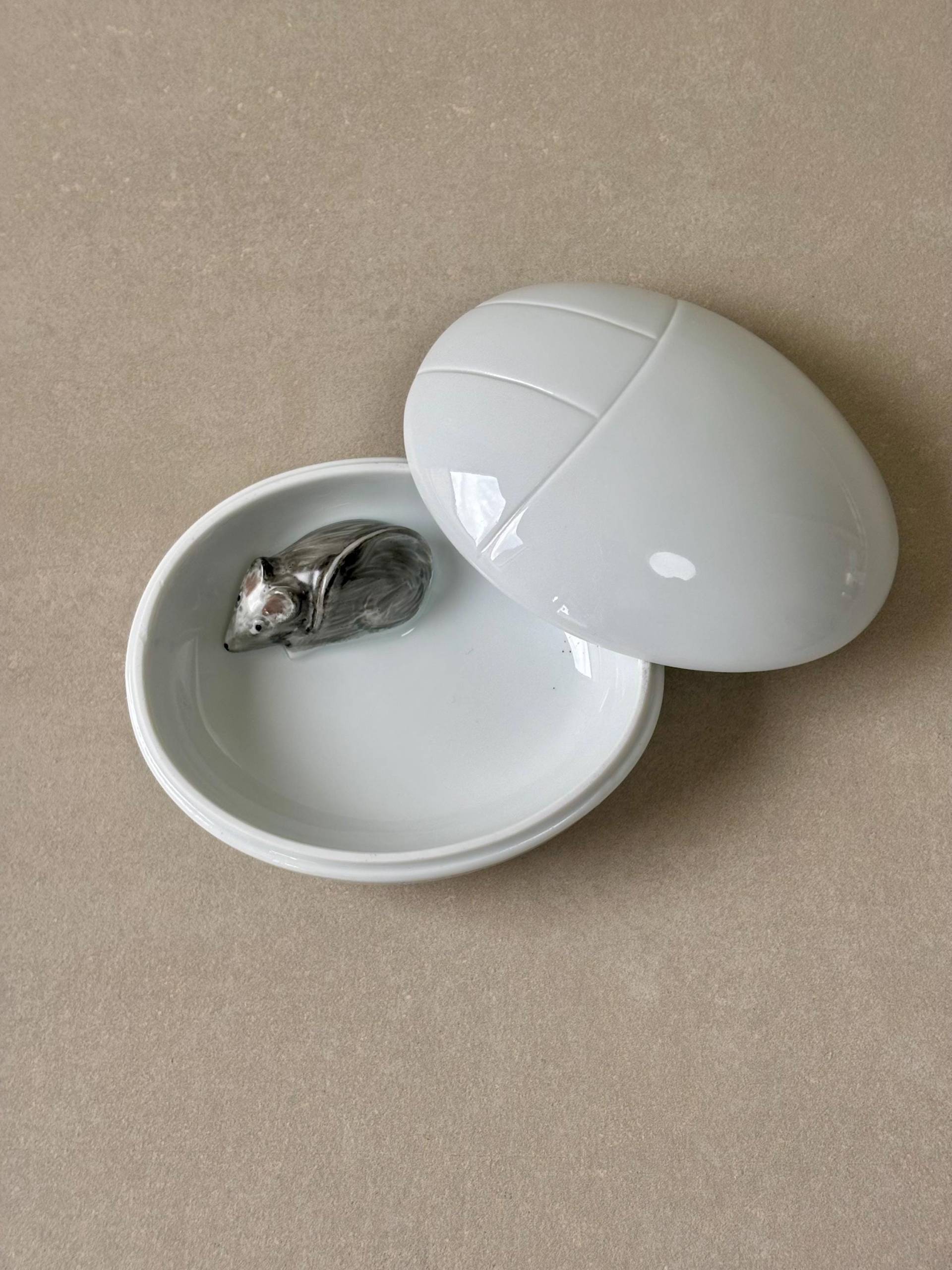 Fürstenberg Porzellan Dose Mit Maus | Vintage Schmuckdose Ei-Förmige Aufbewahrungsdose Sammlerstück Porzellanfigur German Porcelain von FleasSchatz