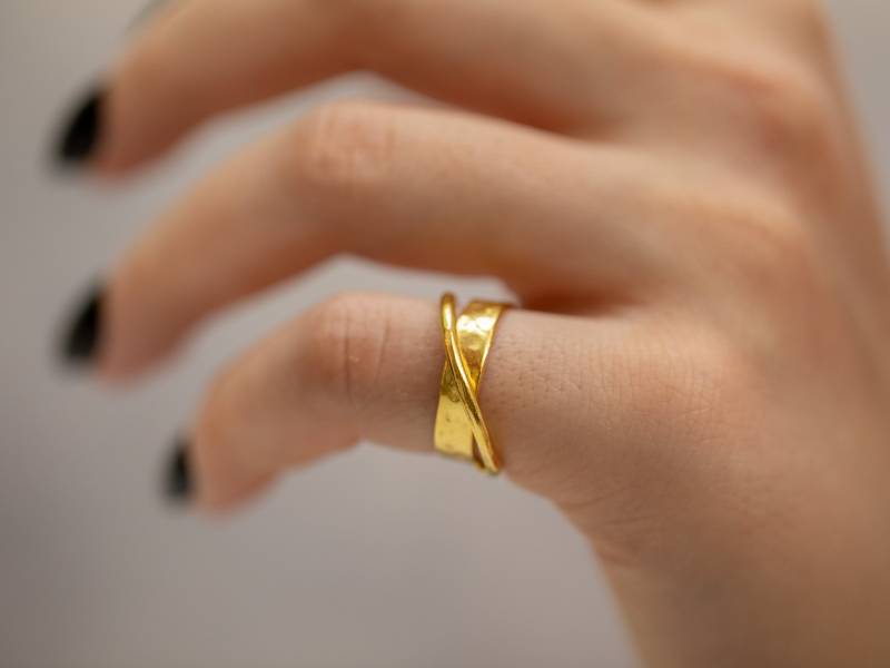 Gehämmerte 22K Gold Filled Verstellbarer Ring Neujahrsgeschenk Für Sie von Flechazojewelry