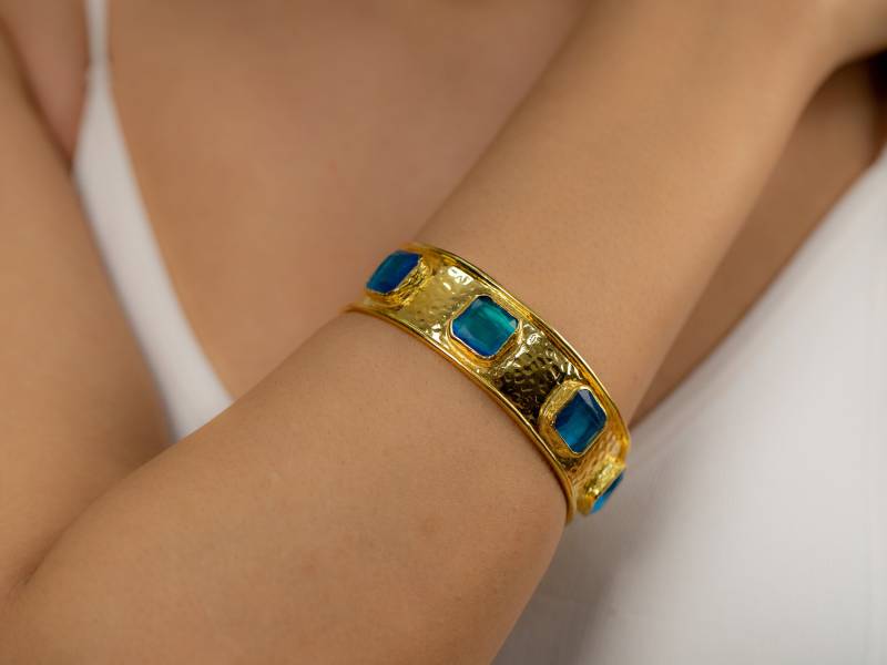 Handgefertigt 22K Gold Filled Manschette Armband Breite Verstellbar Design Neujahrs Geschenk Für Sie von Flechazojewelry