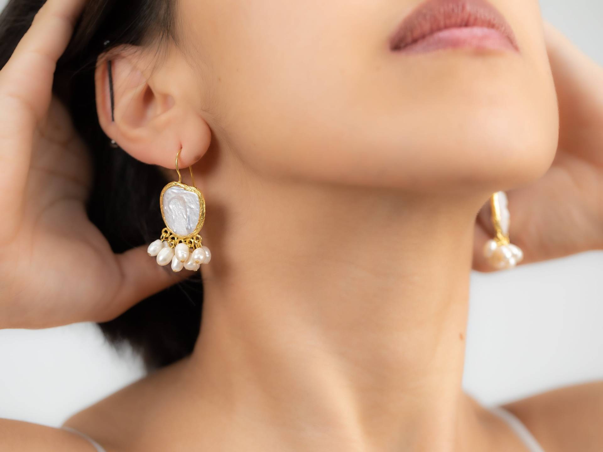 Handgemachte 22K Vergoldete Natürliche Süßwasser Perle Baumeln Ohrringe, Ohrringe Für Frauen, Haken Ohrring Neujahr Geschenk Für Sie von Flechazojewelry