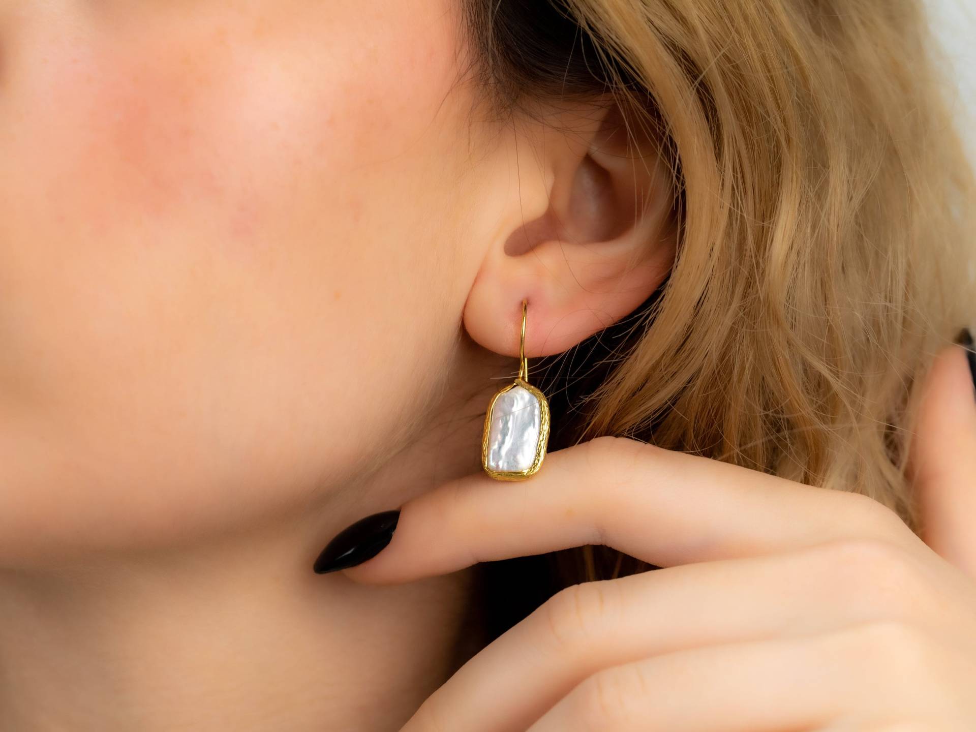 Handgemachte 22K Vergoldete Süßwasserperle Ohrringe Neujahr Geschenk Für Sie von Flechazojewelry