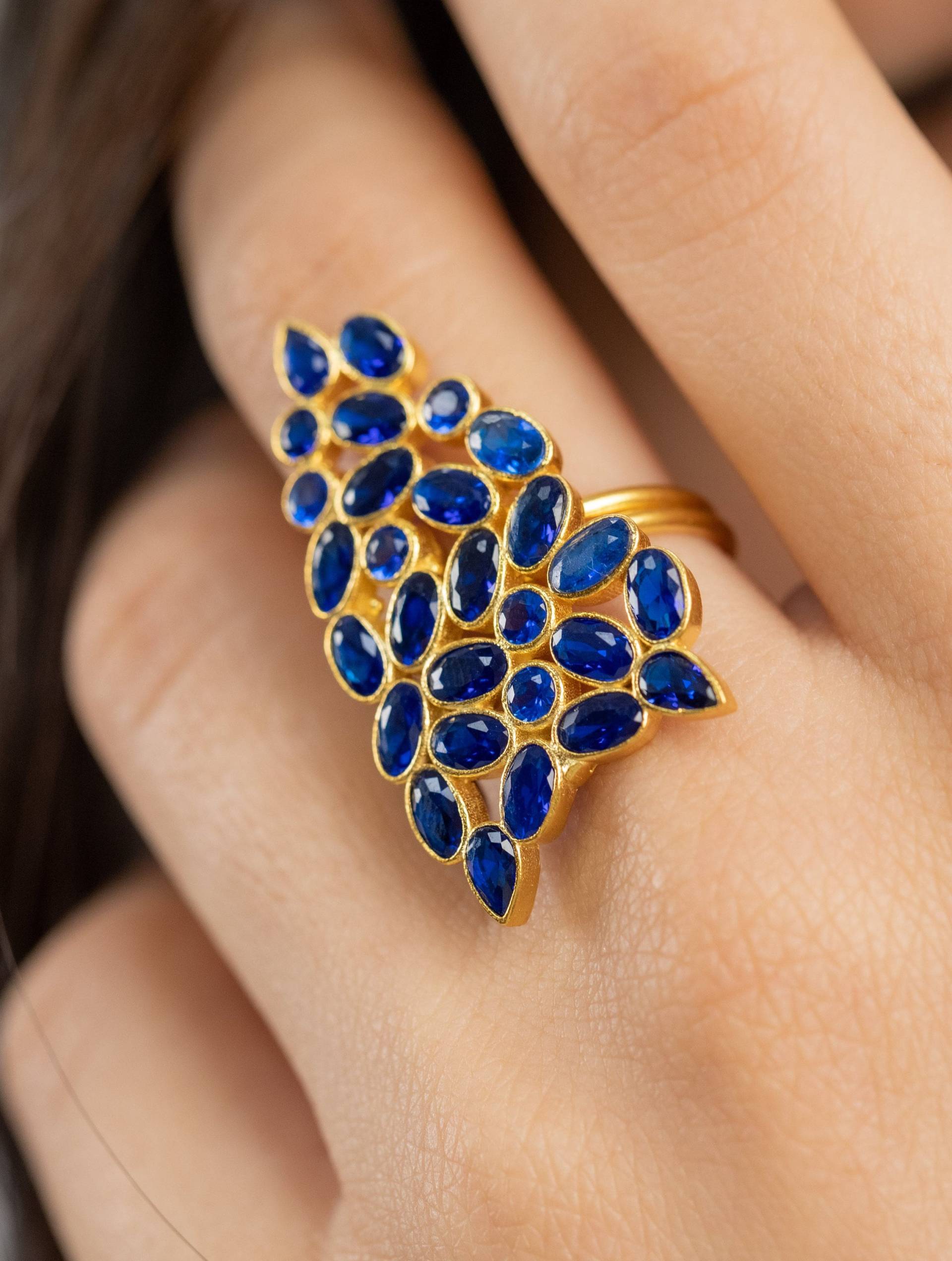Handgemachte Blaue Zirkon Einstellbare 22K Gold Filled Statement Ring Neujahrsgeschenk Für Sie von Flechazojewelry