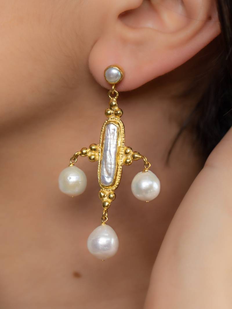 Handgemachte Perlen Kreuz Ohrringe 22K Gold Filled von Flechazojewelry