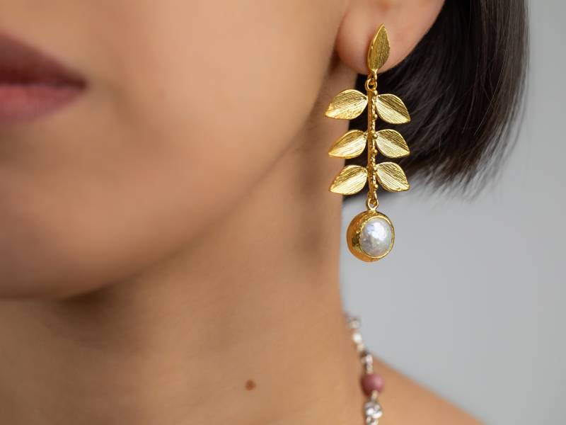 Handgemachte Perlenohrringe 22K Gold Filled Olivenzweig-Brautschmuck von Flechazojewelry