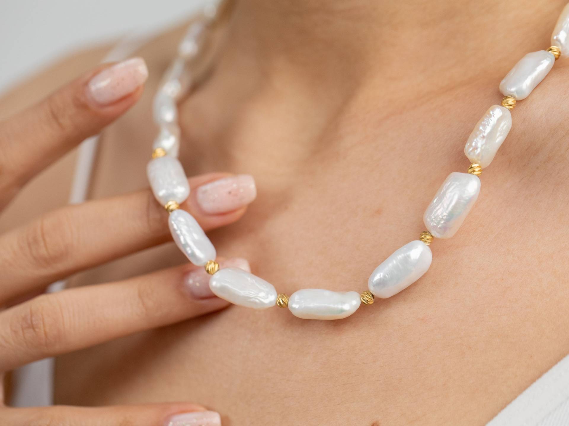 Handgemachte Weiße Süßwasserperlen Halskette 22K Gold Filled Kette Neujahrsgeschenk Für Sie von Flechazojewelry