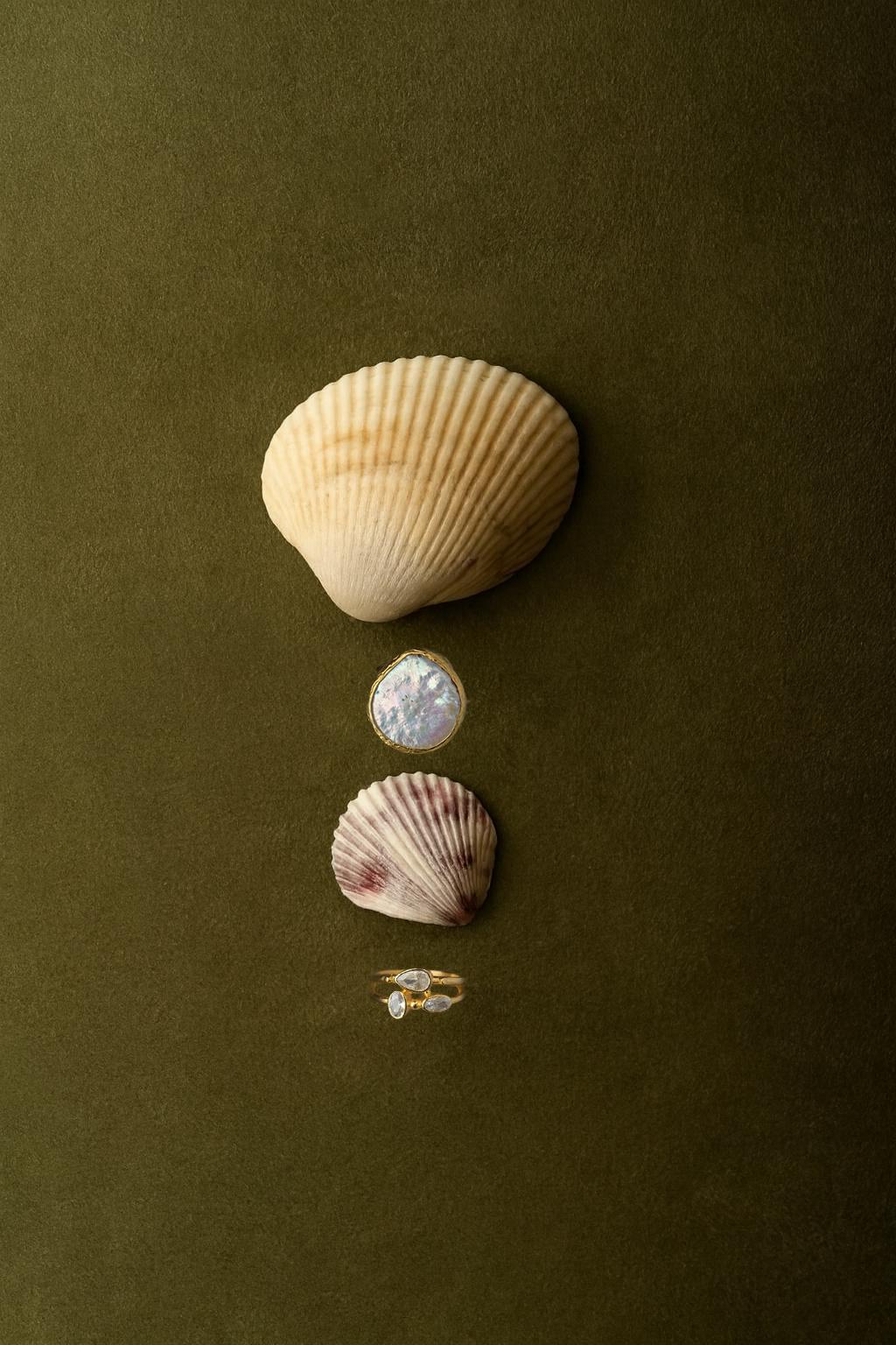 Handgemachter 22K Gold Fill Messing Ring Verstellbare Süßwasserperle Neujahrsgeschenk Für Sie von Flechazojewelry