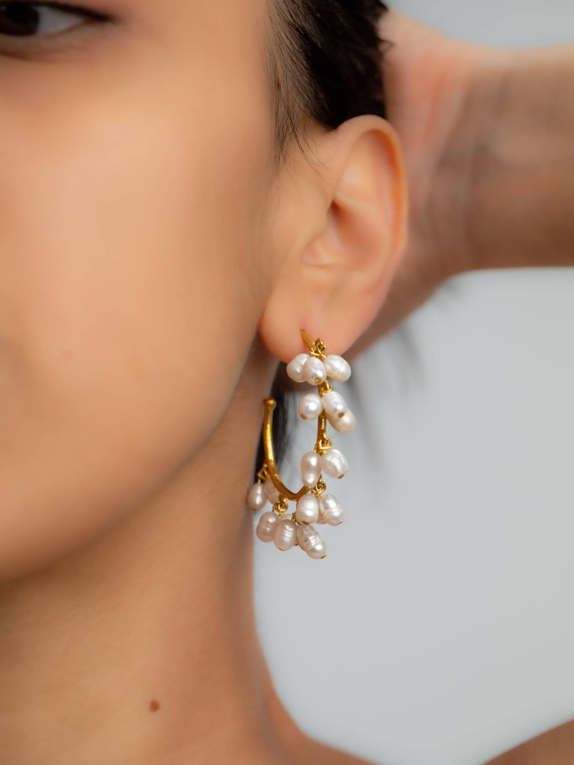 Handmade Perlen Hoop Ohrringe 22K Vergoldet Brautschmuck Neujahrsgeschenk Für Sie von Flechazojewelry