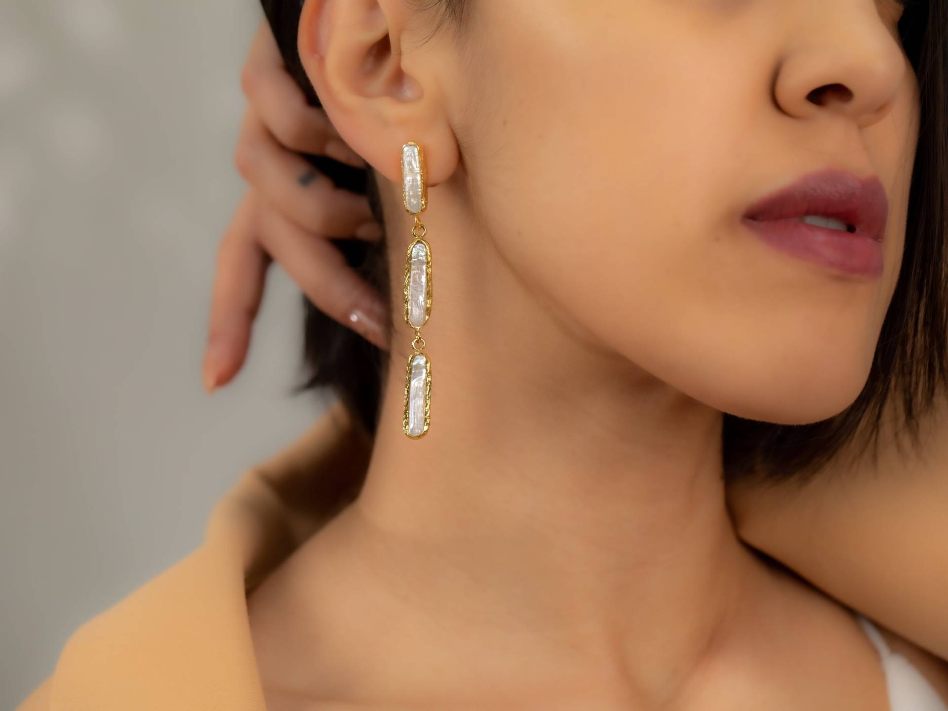 Lange Süßwasserperlen Ohrringe 22K Gold Filled Ohrringe Neujahrsgeschenk Für Sie von Flechazojewelry