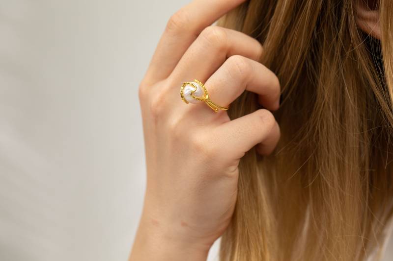 statement Perlenring 22K Vergoldetes Messing, Handgemachter Schmuck Neujahrsgeschenk Für Sie von Flechazojewelry