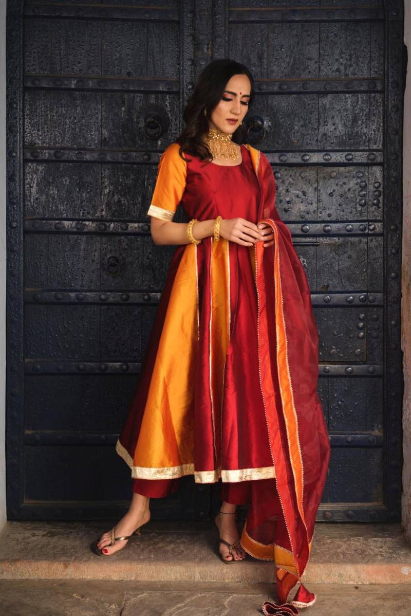 Double Shade Taft Anarkali Set von FledglingWings
