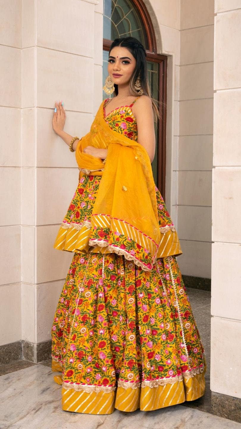 Haldi Gelber Handblockdruck Lehenga Set Haldi Gelber Handblockdruck Lehenga Set von FledglingWings