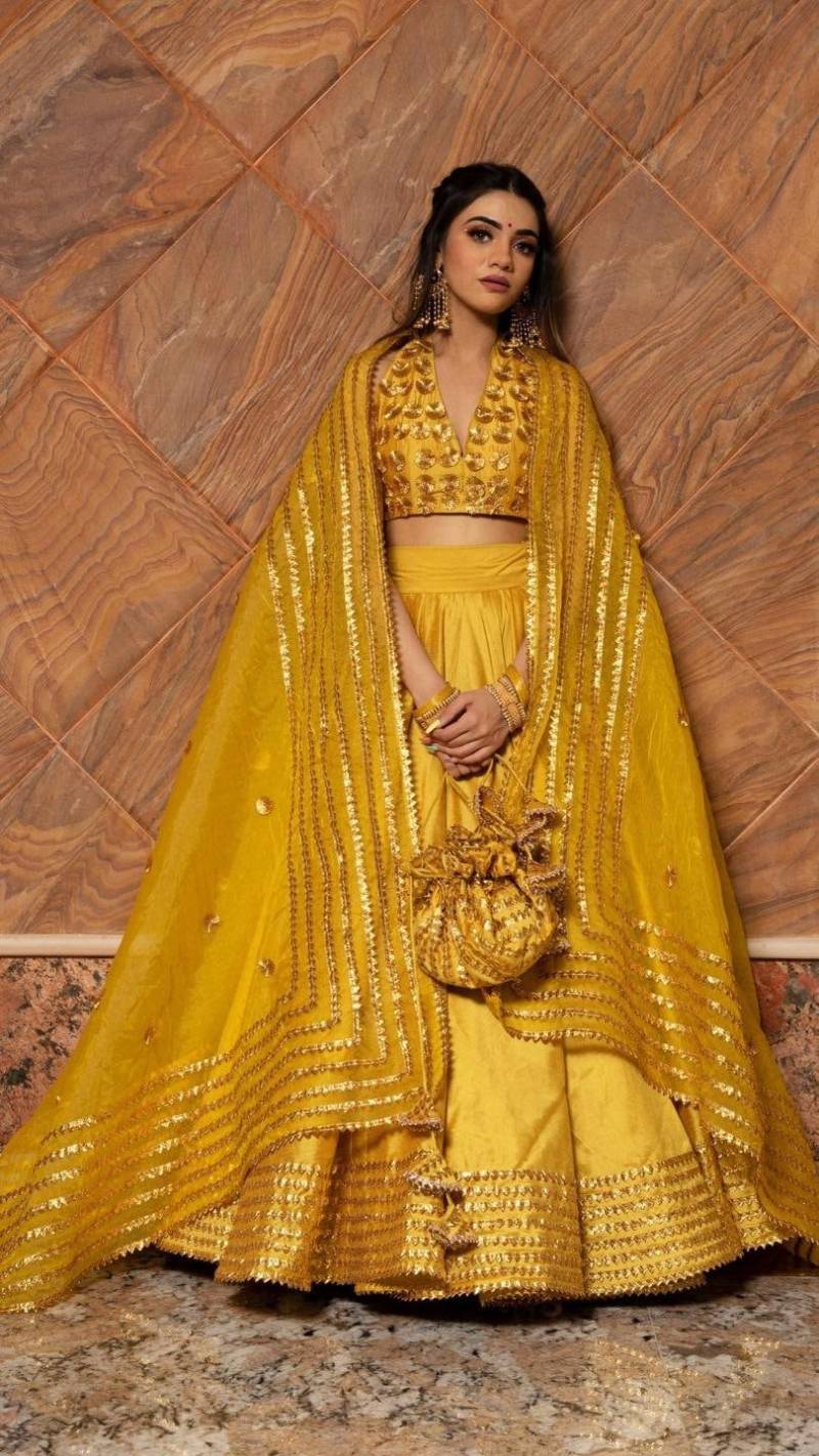 Tollwollgelbe Baumwolle Seide Lehenga Set von FledglingWings