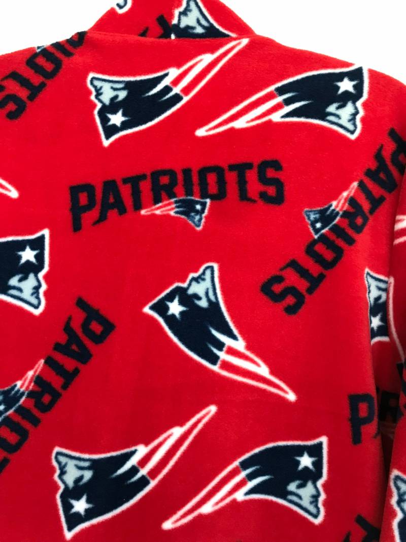 Kuschelig Weiche Fleece Wickeljacke in Go Pats Rot von FleeceOnEarthDesigns