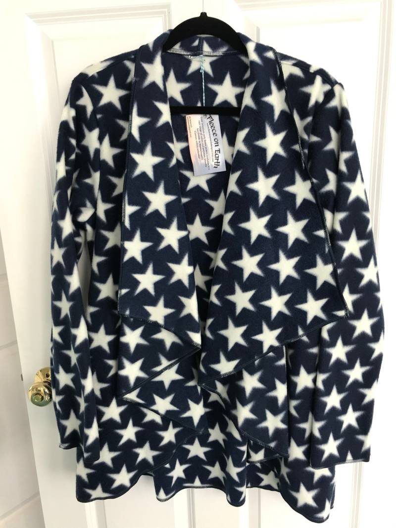 Kuschelige Fleece Wickeljacke - Navy Stars von FleeceOnEarthDesigns