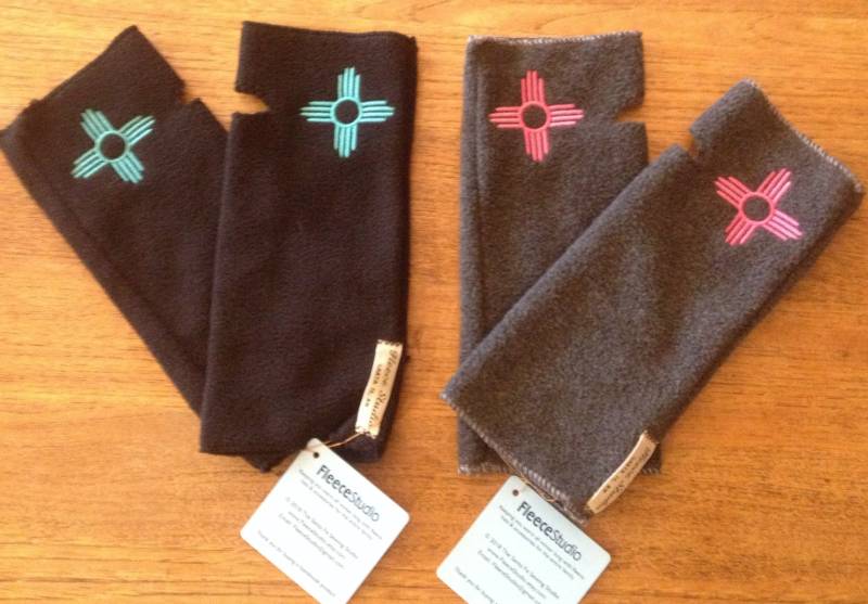 Fingerlose Handschuhe Aus Fleece Zia Stickerei Pulswärmer von FleeceStudio