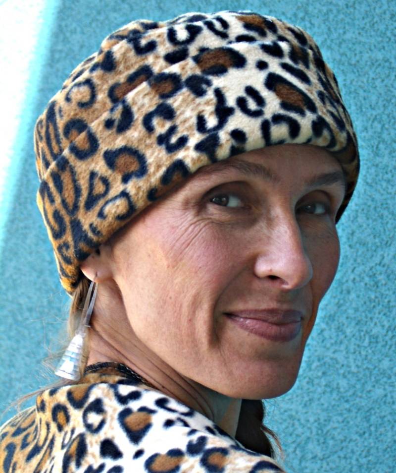 Mütze Im Geparden Print Mit Bündchen, Drei Größen Für Teens Und Erwachsene, Waschbar, Made in Santa Fe, Nm von FleeceStudio