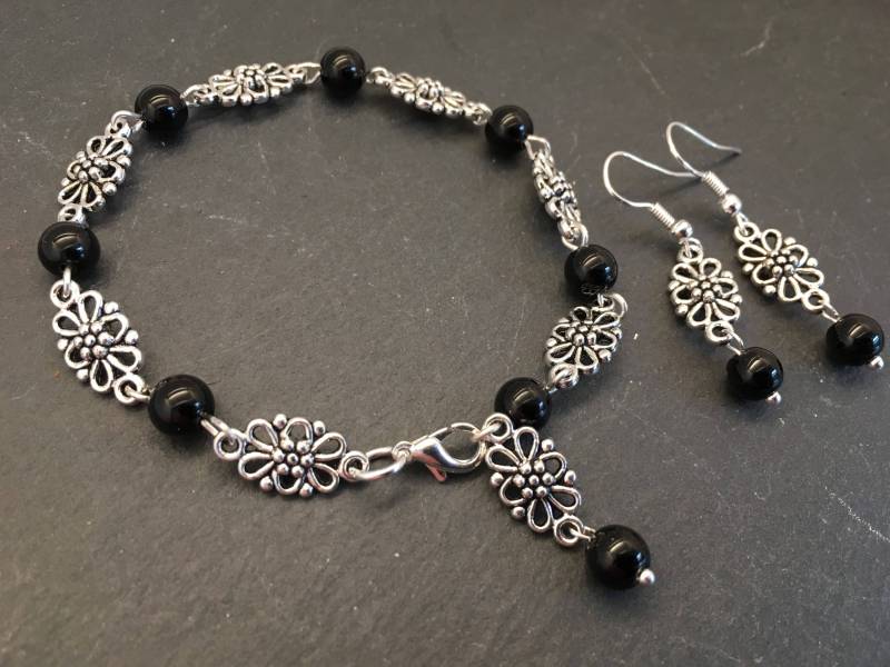 Blumen Silber Armband, Perlen Silber Blume Und Schwarze Blumen Armband Set von Fleetbeads