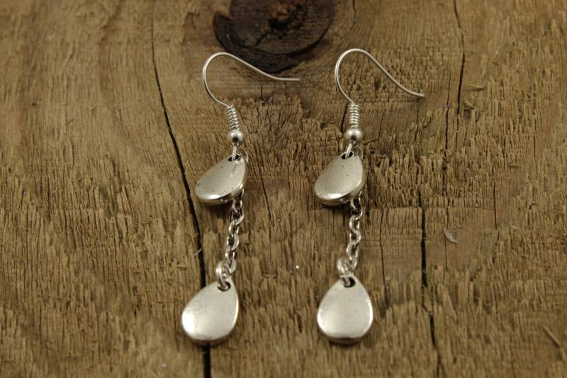 Silber Tropfen Ohrringe, Baumeln Tränen Ohrringe, Charme Ohrringe von Fleetbeads
