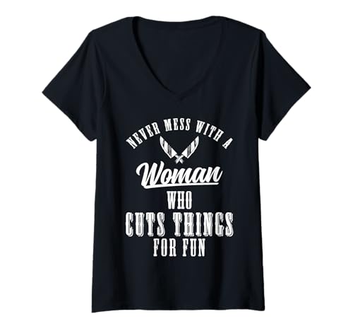 Damen Never Mess With A Woman Who Cuts Things Meat Cutter Butcher T-Shirt mit V-Ausschnitt Damen Never Mess With A Woman Who Cuts Things Meat Cutter Butcher T-Shirt mit V-Ausschnitt von Fleischer Fleisch Schneider Metzger