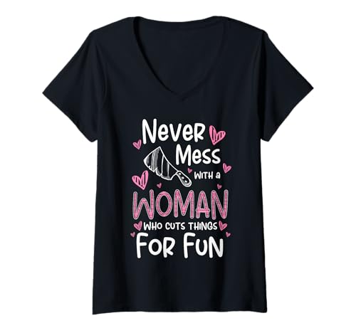 Damen Never Mess With A Woman Who Cuts Things Meat Cutter Butcher T-Shirt mit V-Ausschnitt Damen Never Mess With A Woman Who Cuts Things Meat Cutter Butcher T-Shirt mit V-Ausschnitt von Fleischer Fleisch Schneider Metzger
