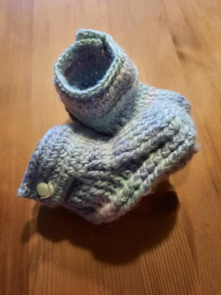 Babypantoffeln, Einzelstück, Babyschuhe, Babykleidung von Fleissigeelfen