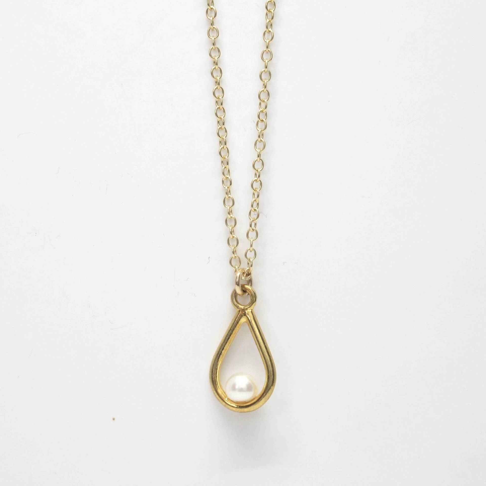 10K 14K Gold Teardrop Perle Halskette. Jeden Tag Minimalist Gold Tropfen + Süsswasser Perle Anhänger Gold Kette. Zierliche Perlenkette 10K 14K Gold Teardrop Perle Halskette. Jeden Tag Minimalist Gold Tropfen + Süsswasser Perle Anhänger Gold Kette. Zierliche Perlenkette von FleschShop