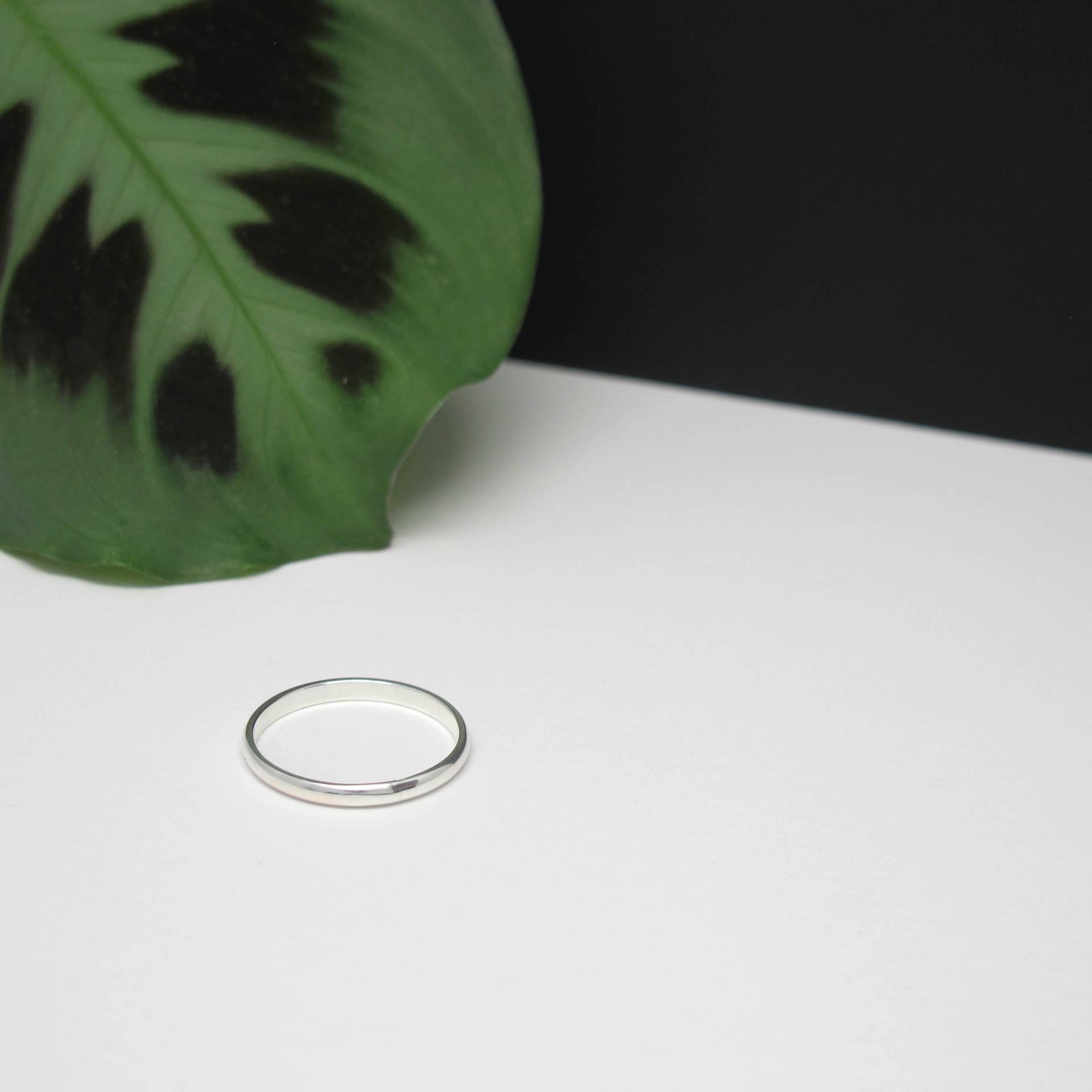 Einfacher Stapelring Aus 925Er Silber. Sterling Silber Minimalist Band. Silber Ring. Zarter Einfacher Stapelring Aus 925Er Silber. Sterling Silber Minimalist Band. Silber Ring. Zarter von FleschShop