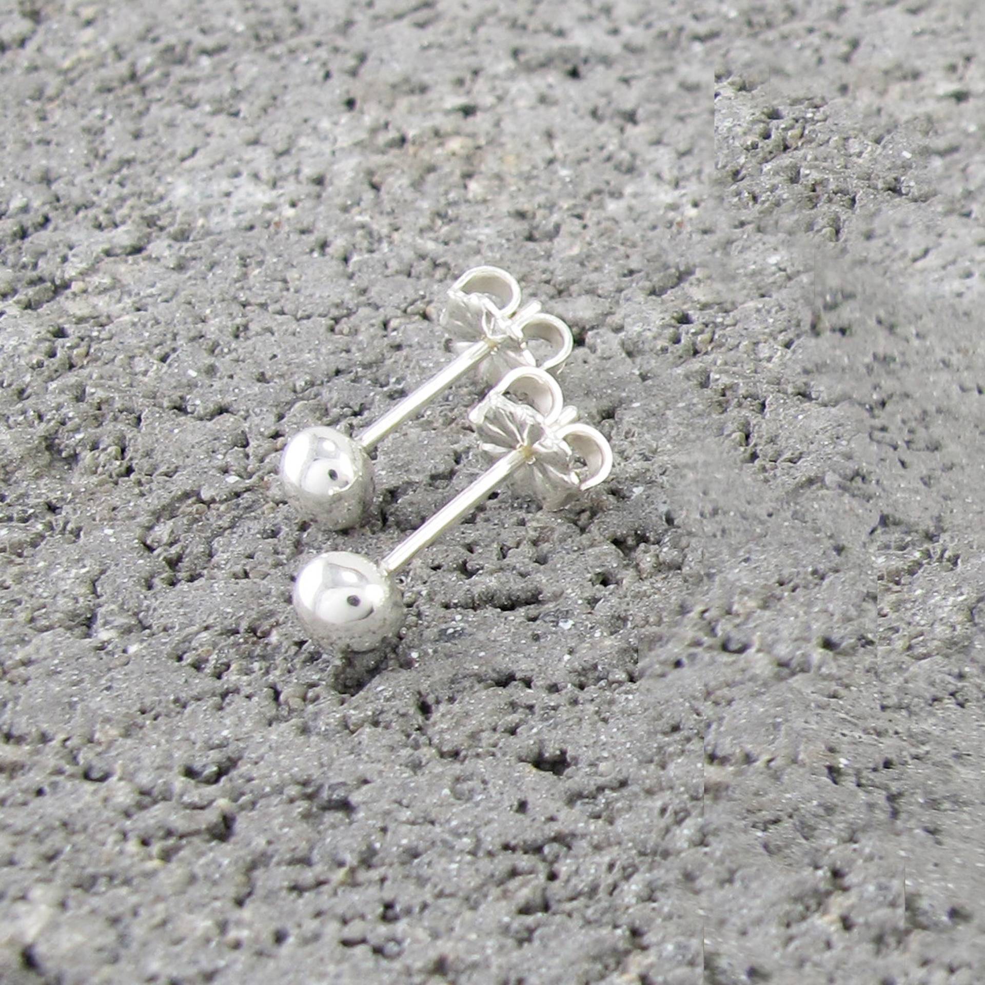 Kleine Silberne Kugel-Ohrstecker + Sterlingsilber-Ohrstecker. Runde Ohrringe Aus Recyceltem Sterlingsilber. Minimalist Sterling Silber Kugel Kleine Silberne Kugel-Ohrstecker + Sterlingsilber-Ohrstecker. Runde Ohrringe Aus Recyceltem Sterlingsilber. Minimalist Sterling Silber Kugel von FleschShop