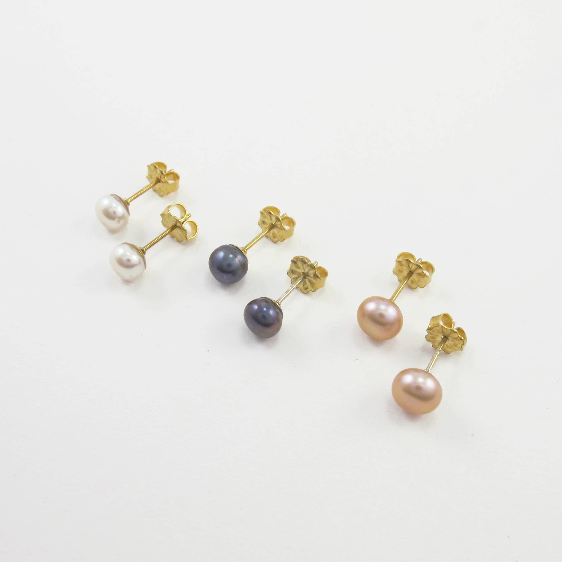 Kleine Süsswasserperlen Ohrstecker + 10K 14K Gold Beiträge & Rückseiten. Perlen in Weiß, Schwarz Oder Rosa. Massive/Vergoldete Minimal Kleine Süsswasserperlen Ohrstecker + 10K 14K Gold Beiträge & Rückseiten. Perlen in Weiß, Schwarz Oder Rosa. Massive/Vergoldete Minimal von FleschShop