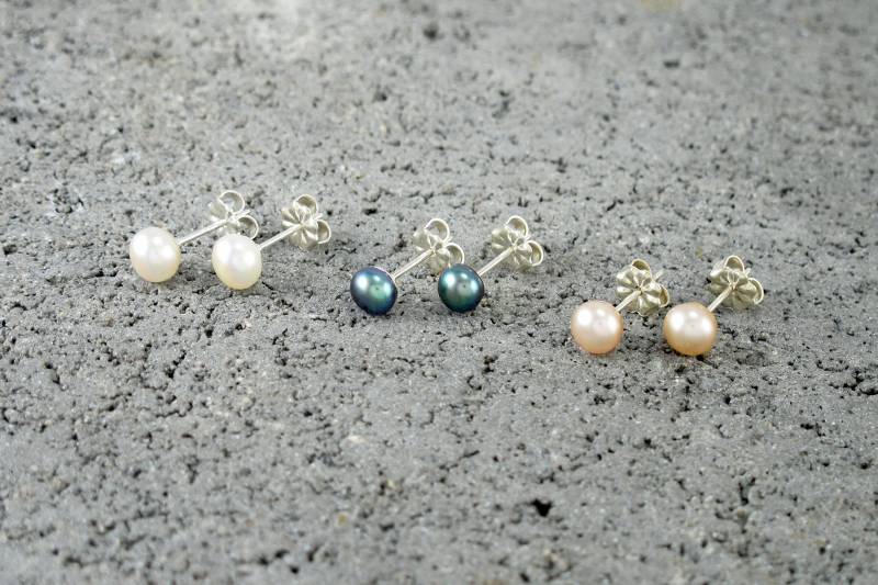Medium Süßwasser Perle Ohrstecker Auf Sterling Silber Stecker & Rückseiten. Perlen in Weiß, Schwarz Oder Rosa. Natürliche Perlenohrringe Medium Süßwasser Perle Ohrstecker Auf Sterling Silber Stecker & Rückseiten. Perlen in Weiß, Schwarz Oder Rosa. Natürliche Perlenohrringe von FleschShop