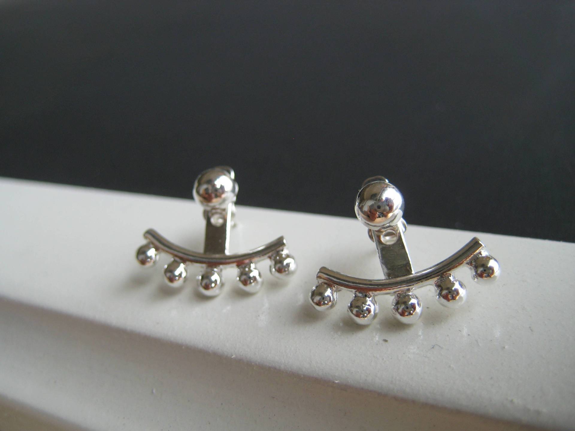 sterling Silber Ear Jacket. 5 Silberne Kugeln Doppelseitige Ohrringe + Silber Ohrstecker. Minimalist Front Back Mini Ball sterling Silber Ear Jacket. 5 Silberne Kugeln Doppelseitige Ohrringe + Silber Ohrstecker. Minimalist Front Back Mini Ball von FleschShop