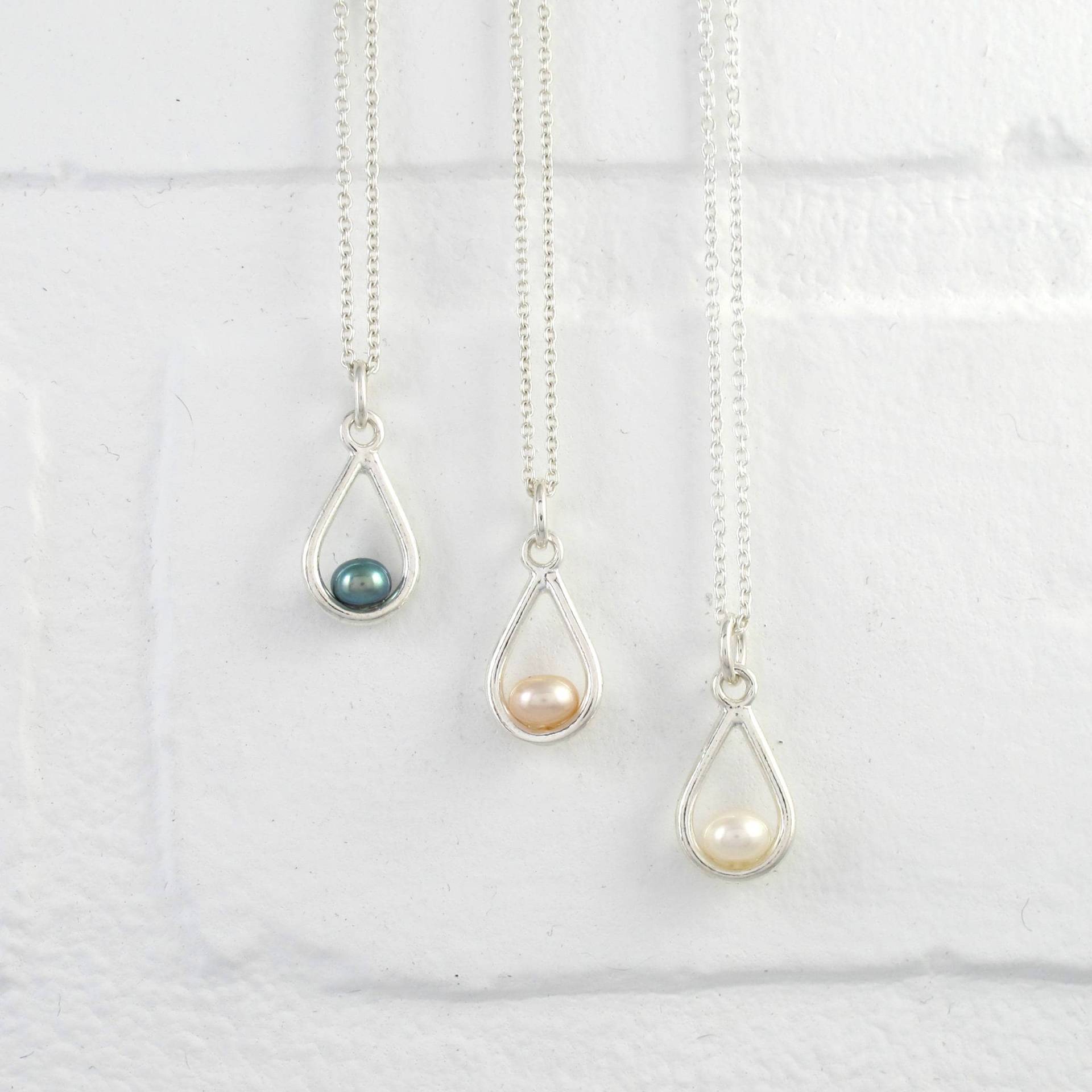 sterling Silber Teardrop Perle Halskette. Jeden Tag Minimalist Silber Süßwasser Perle Anhänger + Kette. Einzelperlenkette sterling Silber Teardrop Perle Halskette. Jeden Tag Minimalist Silber Süßwasser Perle Anhänger + Kette. Einzelperlenkette von FleschShop