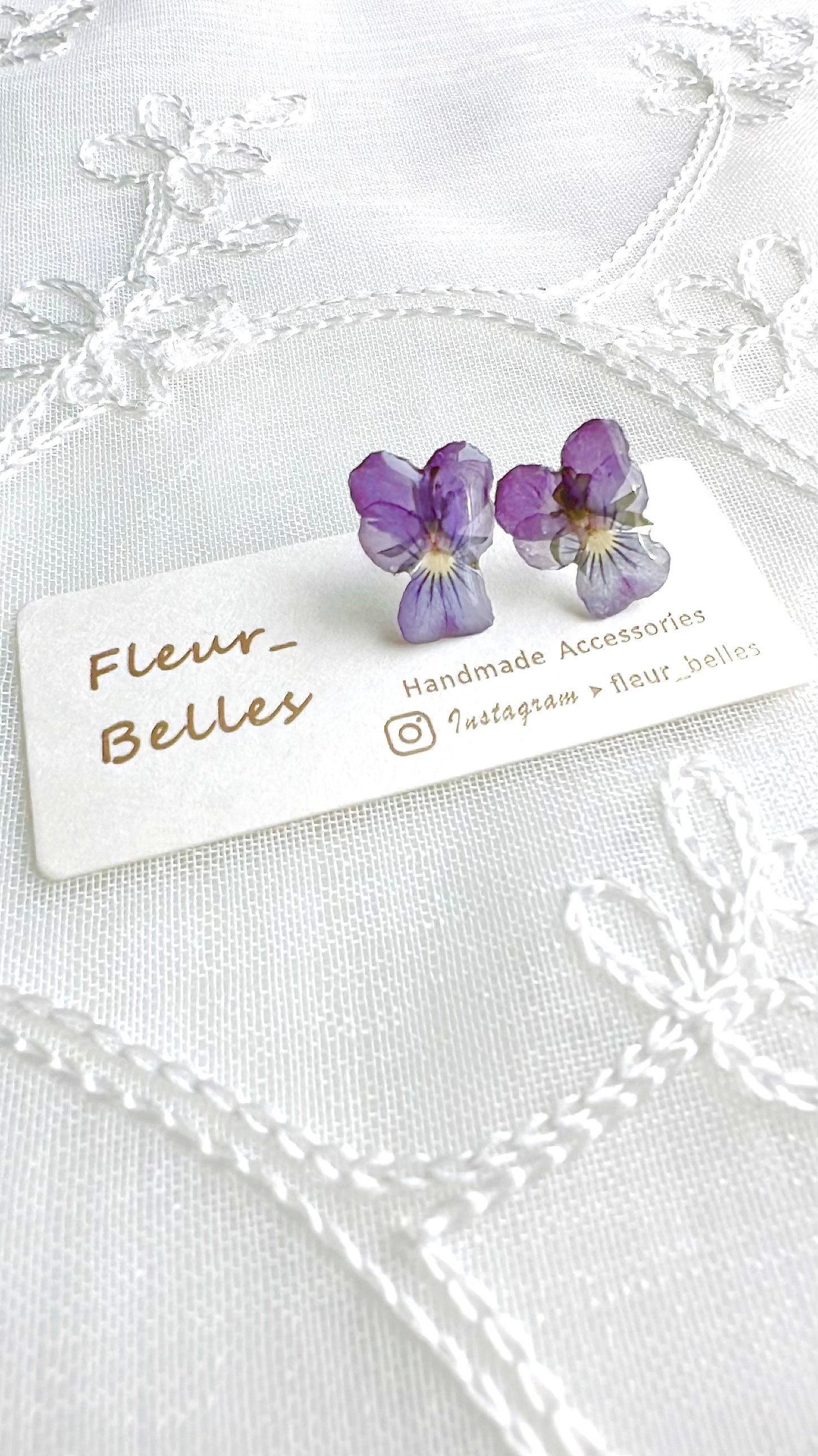 Lila Stiefmütterchen Handgemachte Echte Gepresste Blumen Kleine Veilchen, Sterling Silber Ohrstecker Mit Echten Gepressten Blumen, Geschenke Für Sie von FleurBellesDesigns