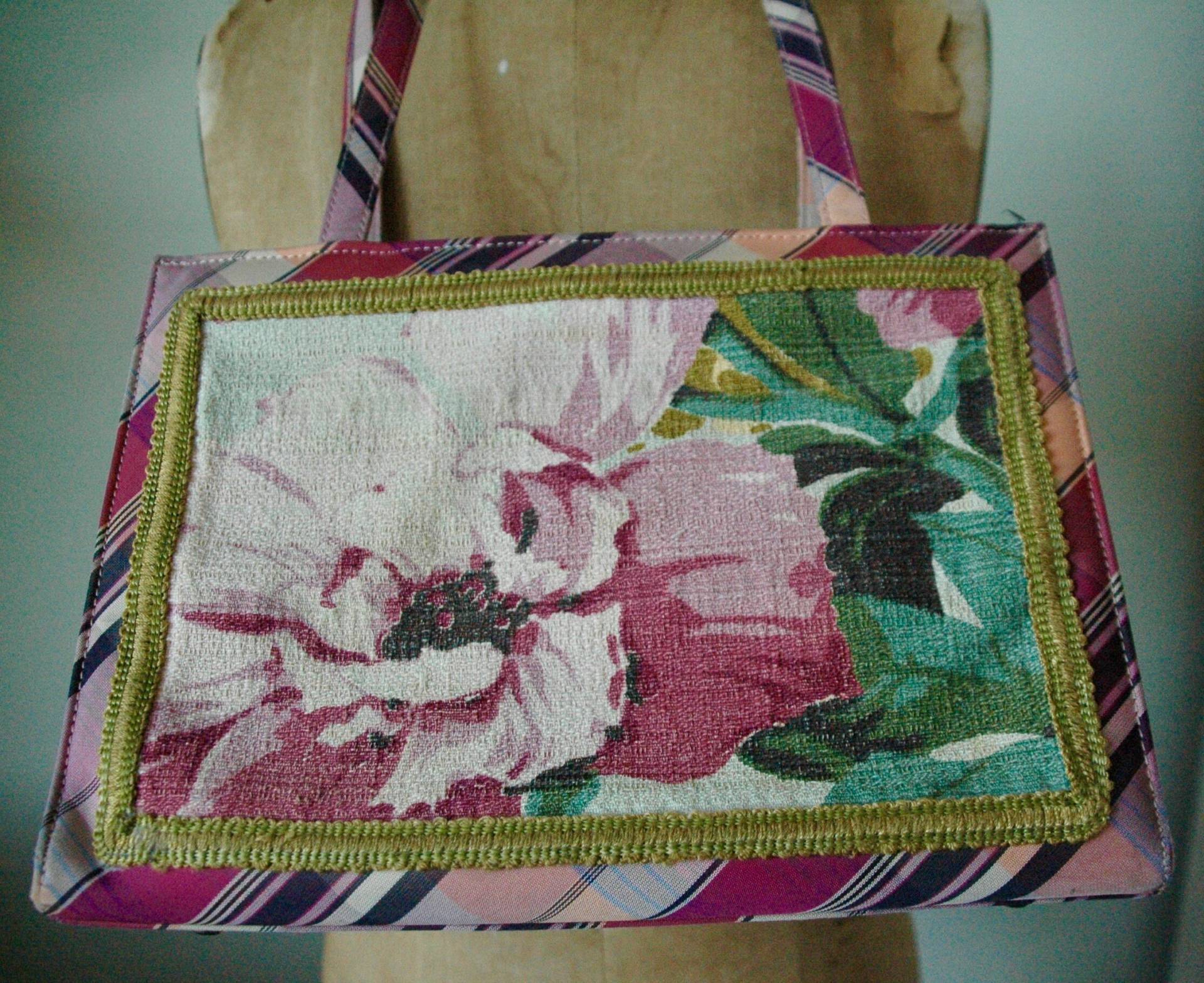 Up-Cycled Art-To-Wear Rindentuch Handtasche - "Barkcloth Heiratet Karo" Blow-Out Verkauf Up-Cycled Art-To-Wear Rindentuch Handtasche - "Barkcloth Heiratet Karo" Blow-Out Verkauf von FleurSauvage