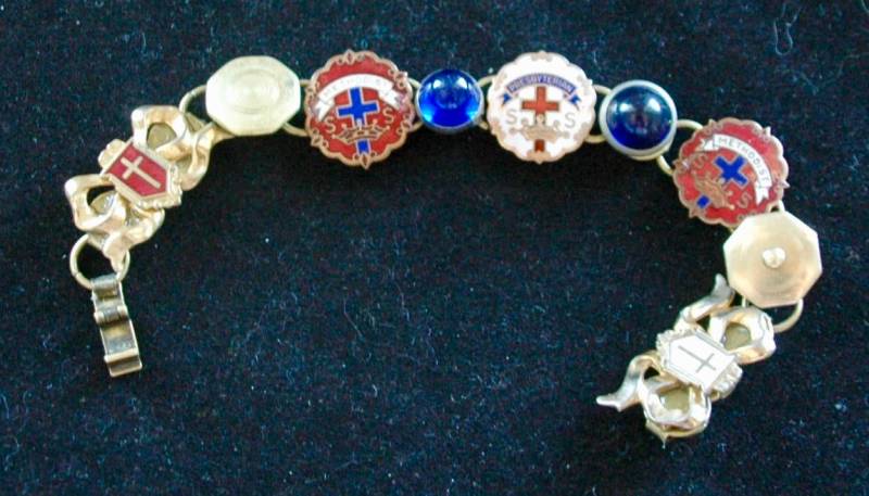 Vintage Manschette Link Armband - "Parochial School Memories" Blow Out Verkauf Vintage Manschette Link Armband - "Parochial School Memories" Blow Out Verkauf von FleurSauvage