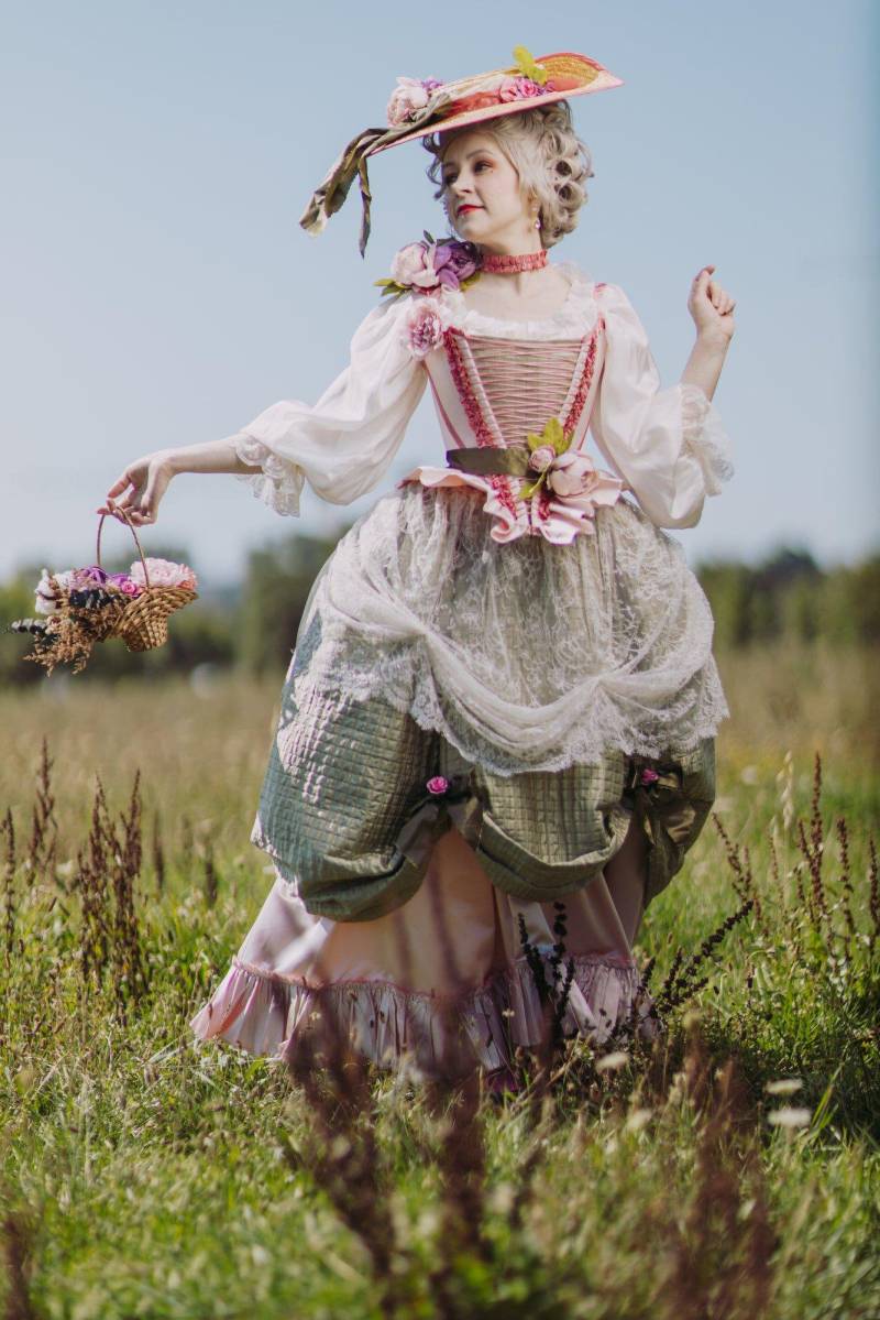 Seidenes Schäferinnenkostümkleid Aus Dem 18. Jahrhundert - Maßgeschneidert Rokoko, Versailles, Marie-Antoinette, Pompadour, Vaux Le Vicomte von FleurVelvetCouture