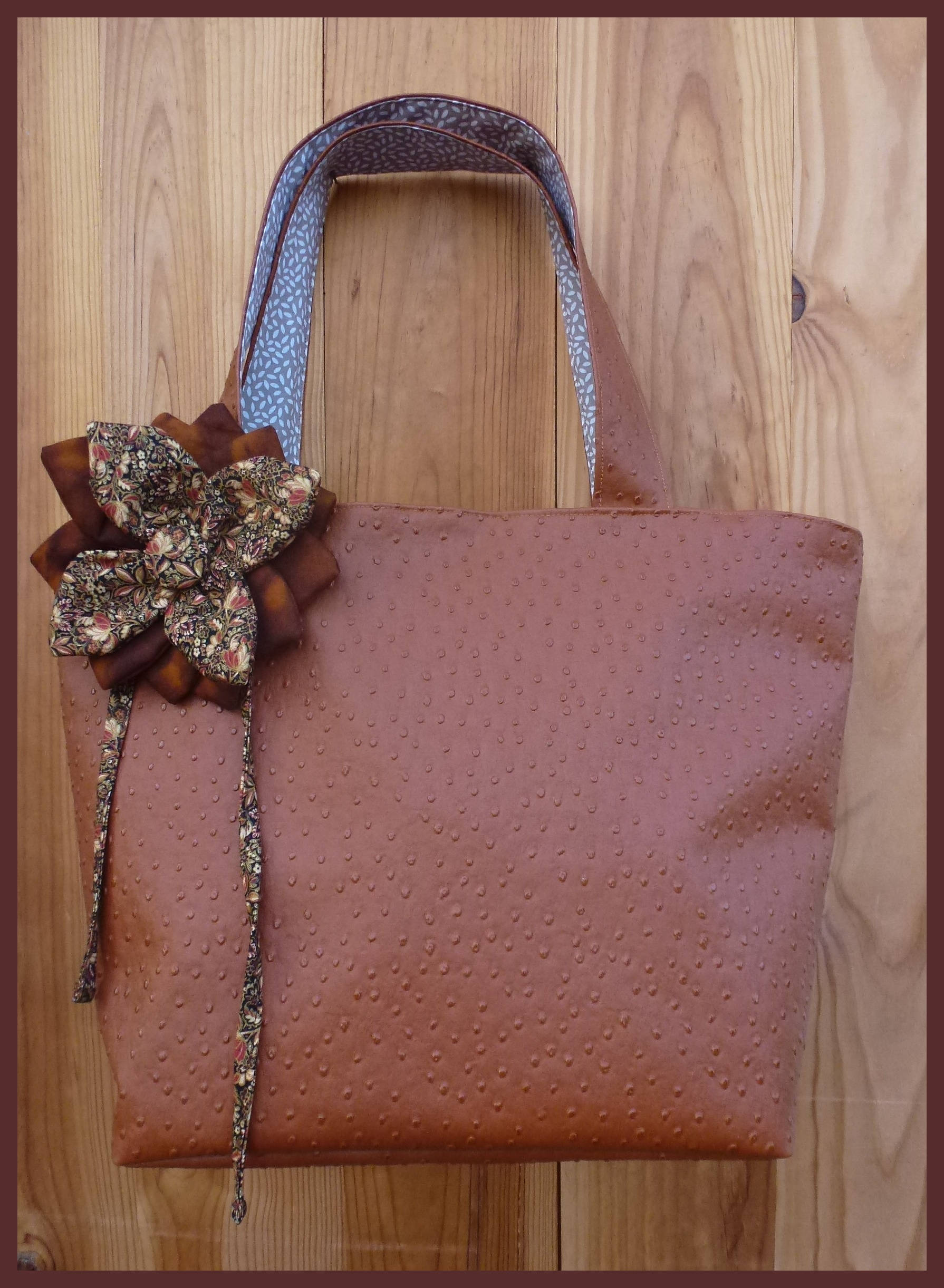 Tragetasche Aus Kunstleder, Hautähnliche Optik, Komplett Gefüttert Und Verstärkt Mit Innentasche von FleurdeLinBoutique