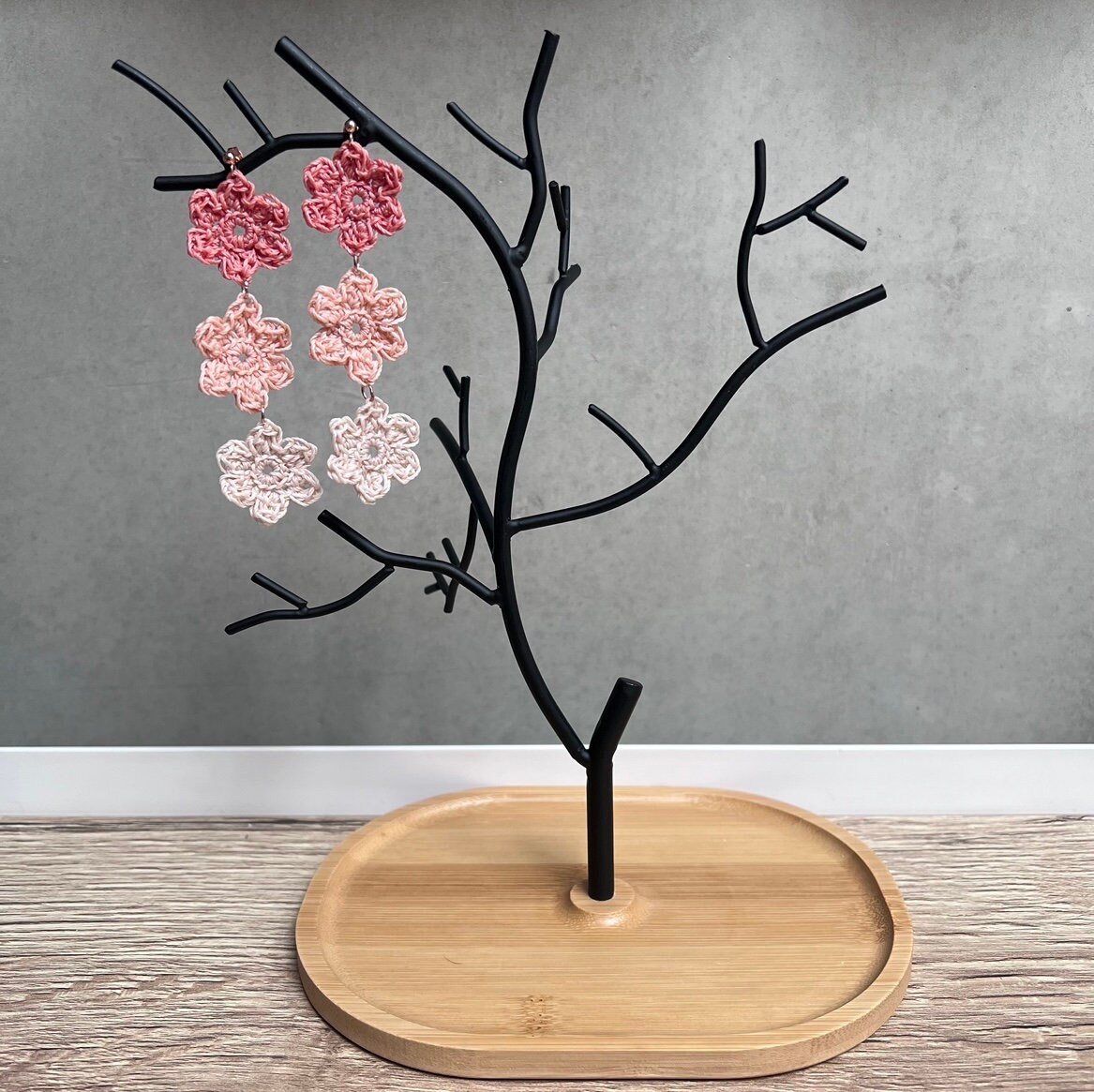 Vollständig Anpassbare Blumenohrringe, Maßgeschneidert Mikro-Makramee-Fadenschmuck, Gehäkelt Vollständig Anpassbare Blumenohrringe, Maßgeschneidert Mikro-Makramee-Fadenschmuck, Gehäkelt von Fleurenboucle